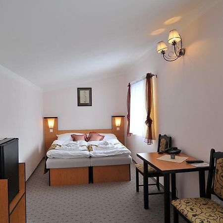 Hotel Manes Svratka Exteriör bild