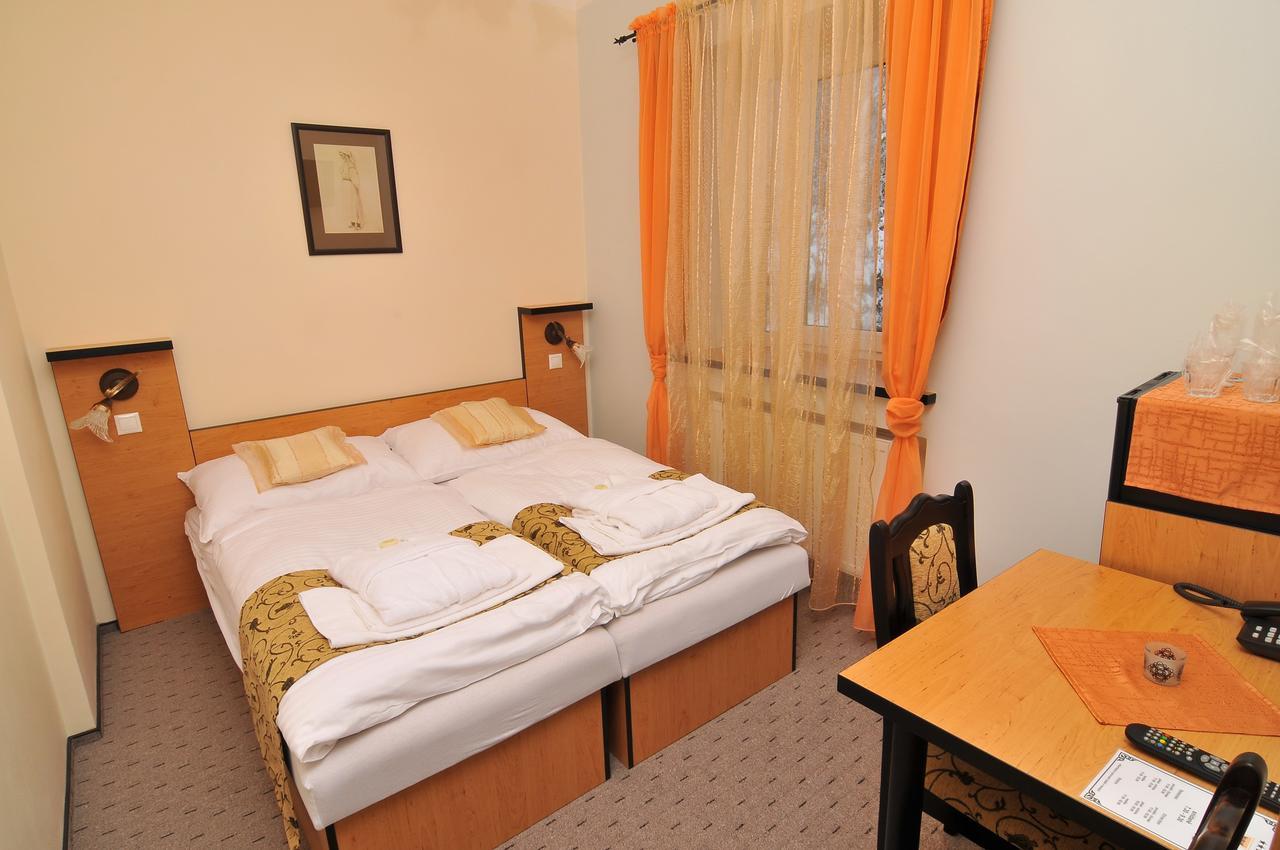 Hotel Manes Svratka Exteriör bild