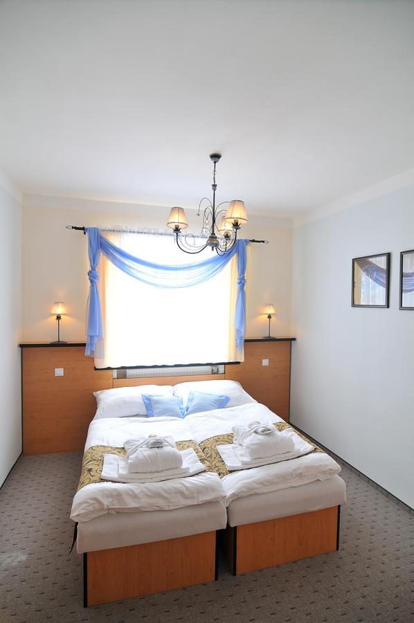 Hotel Manes Svratka Exteriör bild